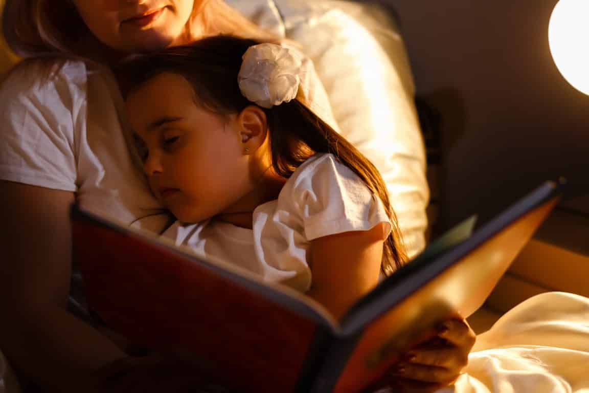Aider l'enfant à dormir avec l'histoire du soir