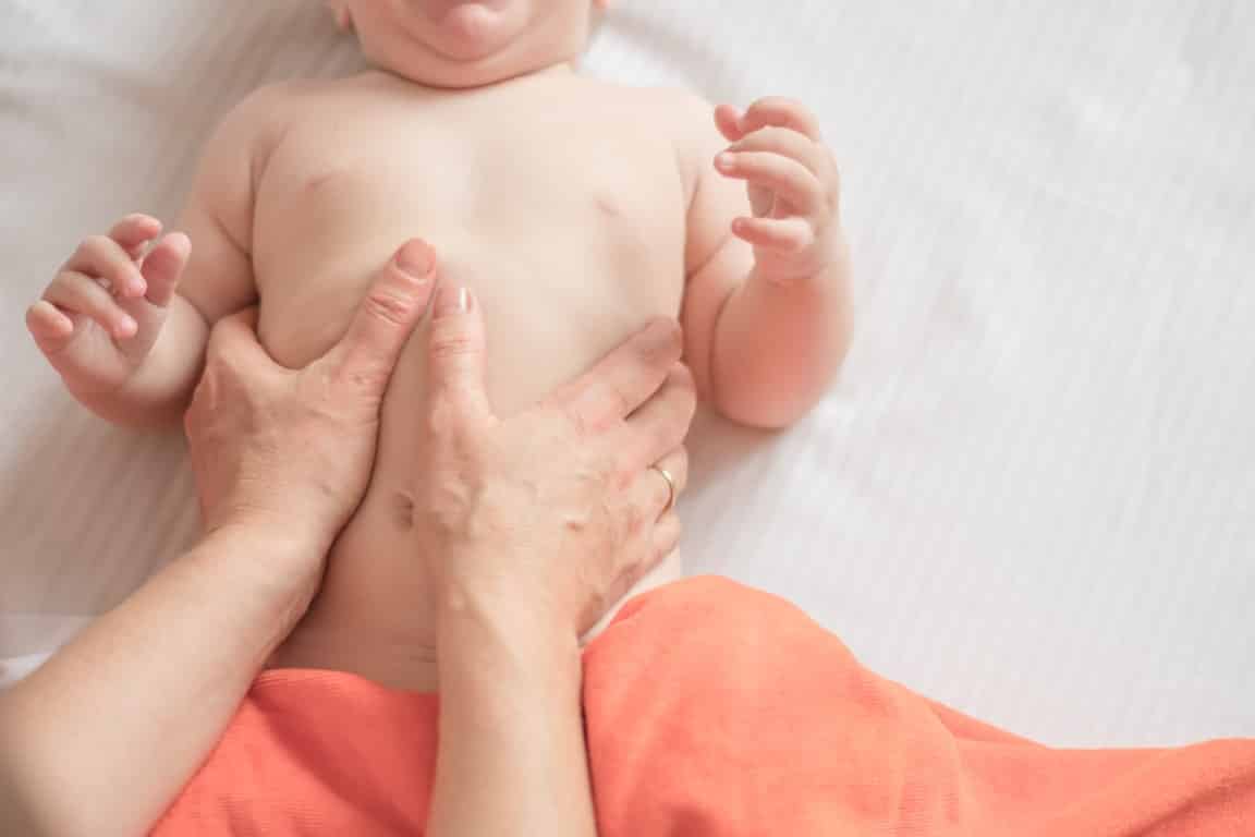 Faire un massage pour apaiser bébé