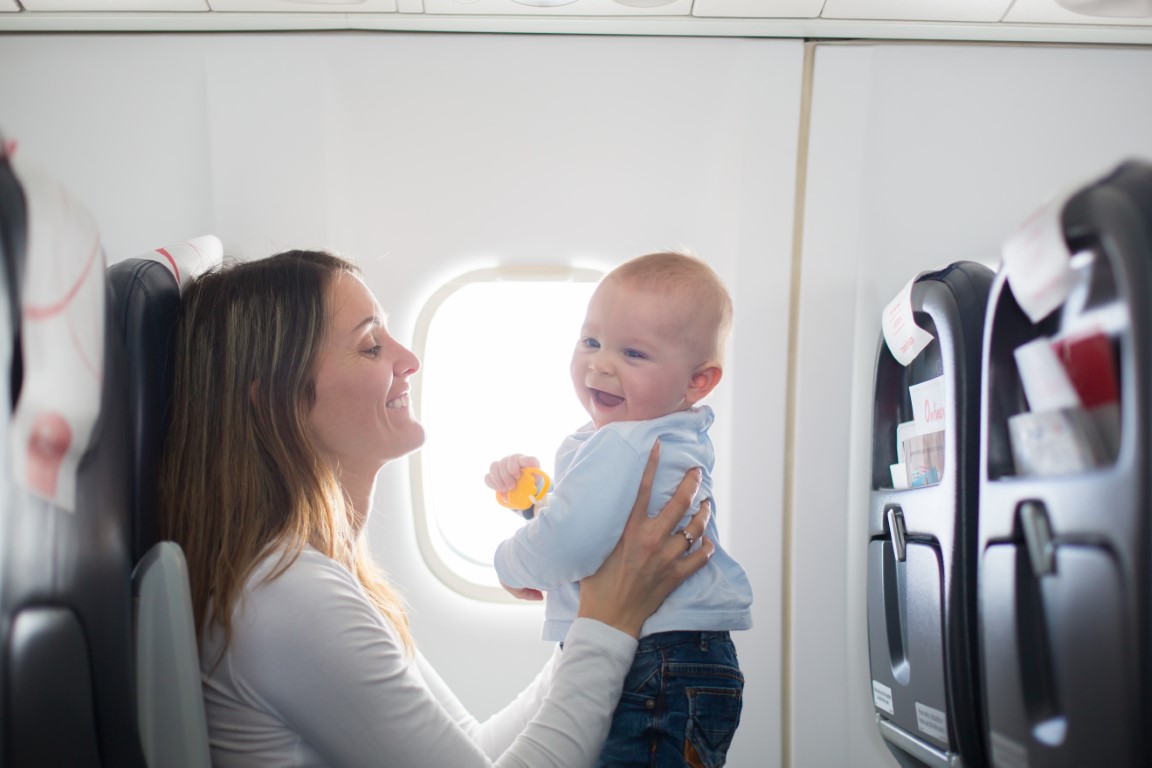 Anticiper un voyage en avion avec bébé