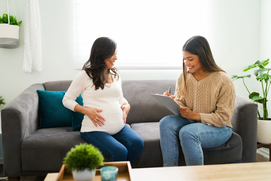 La doula accompagne la femme pendant sa grossesse