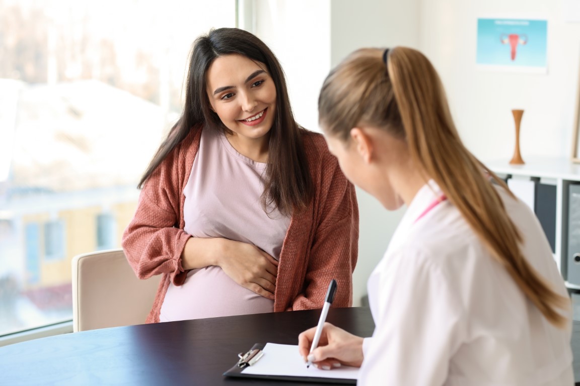 Une femme enceinte peut effectuer son suivi de grossesse en PMI