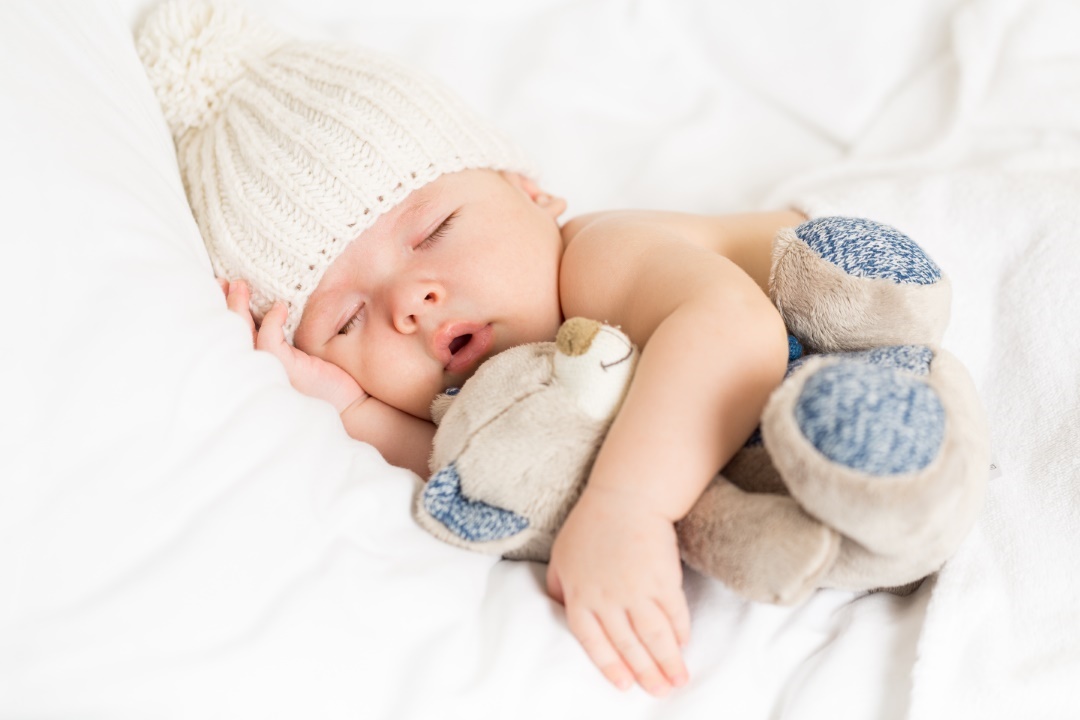 Pourquoi le doudou est important pour bébé ?, Autour de bébé