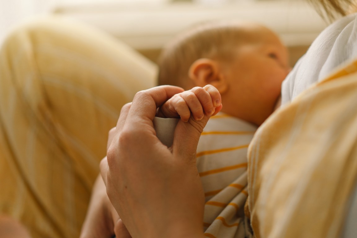 Après une bonne tétée, bébé est souvent plus calme