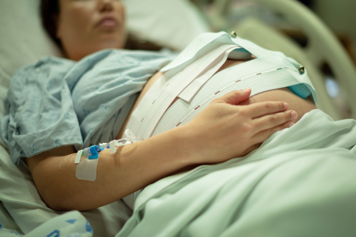 La surveillance d'une future mère ayant des contractions