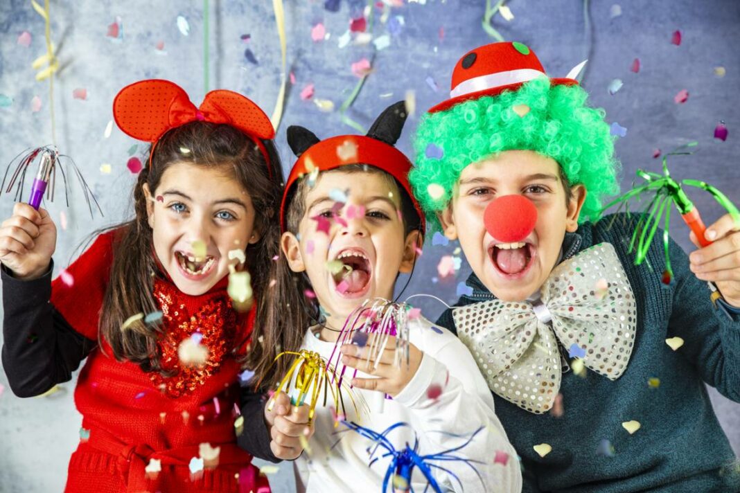 fête d'anniversaire d'enfants déguisés