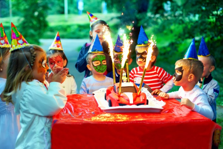 gâteau sur le thème de l'anniversaire