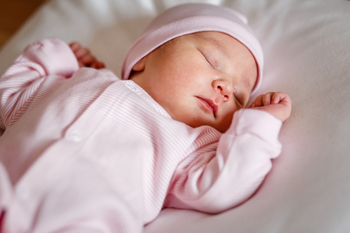 Bébé agité : 5 conseils pour l’aider à passer de meilleures nuits (et vous aussi !)