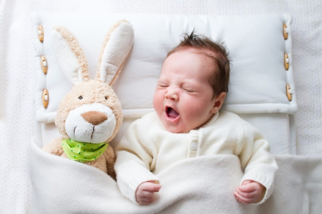 Bébé agité : 5 conseils pour l’aider à passer de meilleures nuits (et vous aussi !)