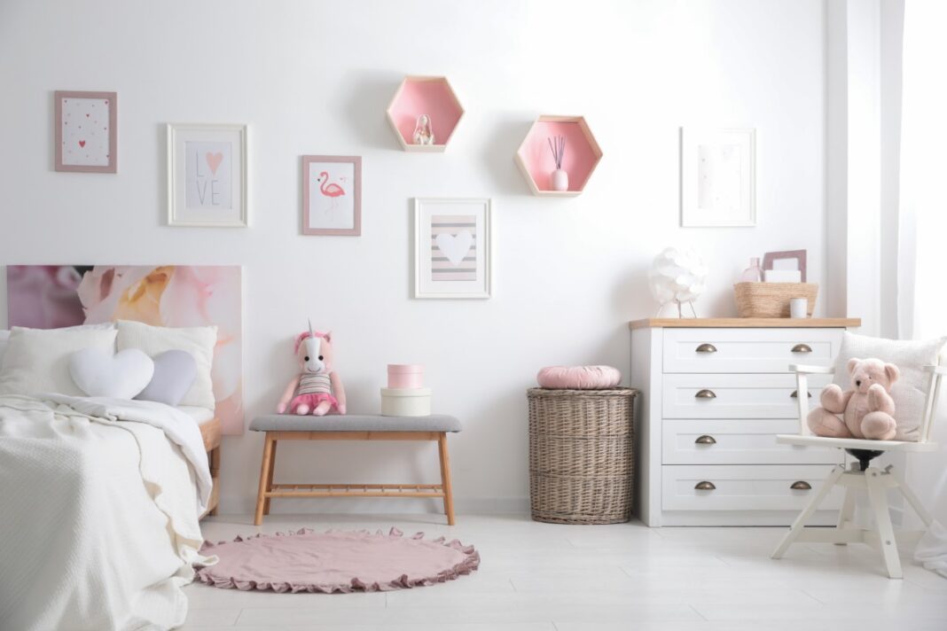 Cette chambre d’enfant paraît deux fois plus grande grâce à ce meuble malin